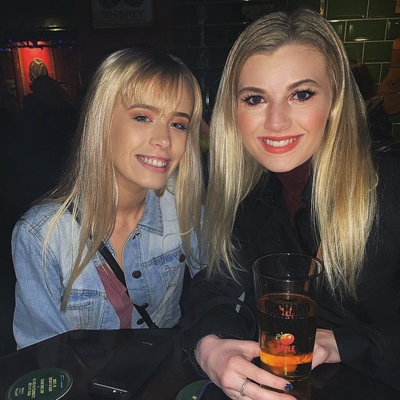 Meet your Posher, Britney - Picture 1 of 1